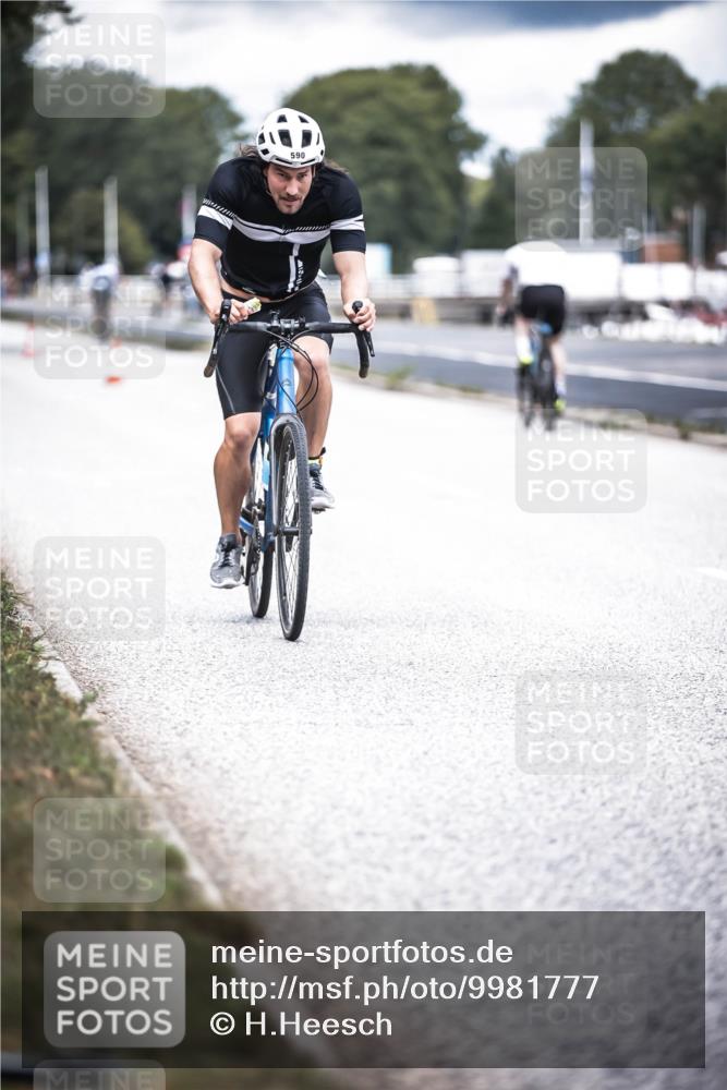 16.08.2026 - KN Förde Triathlon 2026 H.Heesch http://msf.ph/oto/9981777 16.08.2026 12:50:38 Radfahren 511, 530, 590 meine-sportfotos.de
