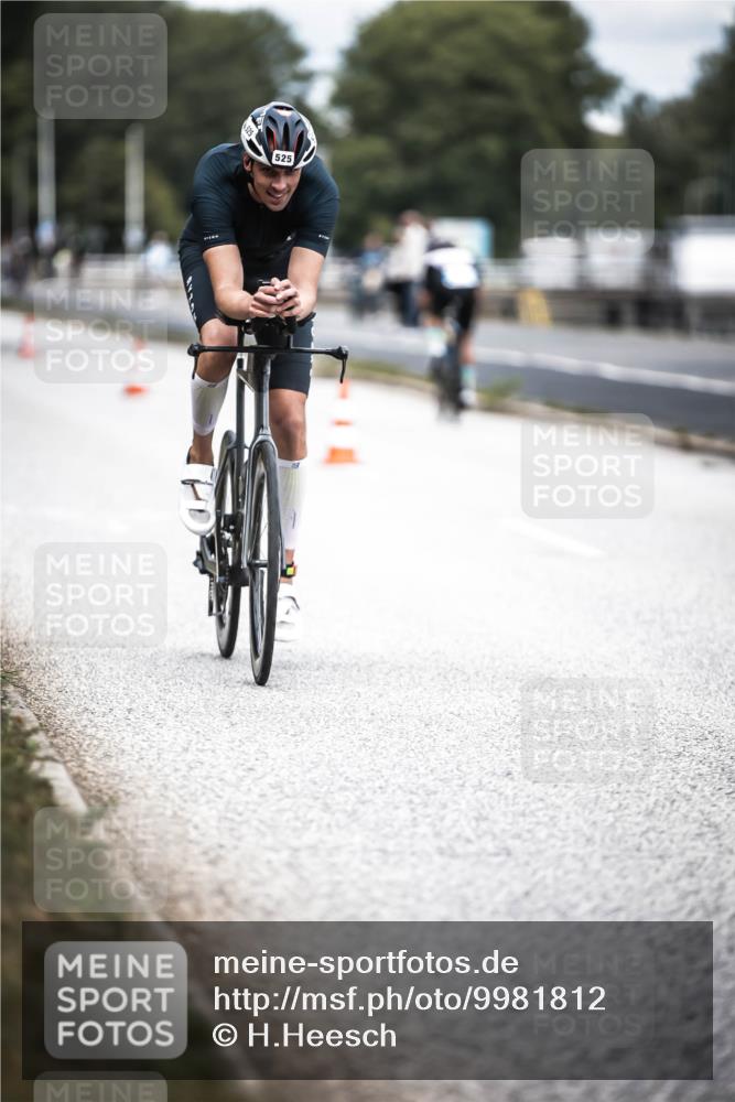16.08.2026 - KN Förde Triathlon 2026 H.Heesch http://msf.ph/oto/9981812 16.08.2026 12:51:01 Radfahren 525, 556, 575, 588 meine-sportfotos.de
