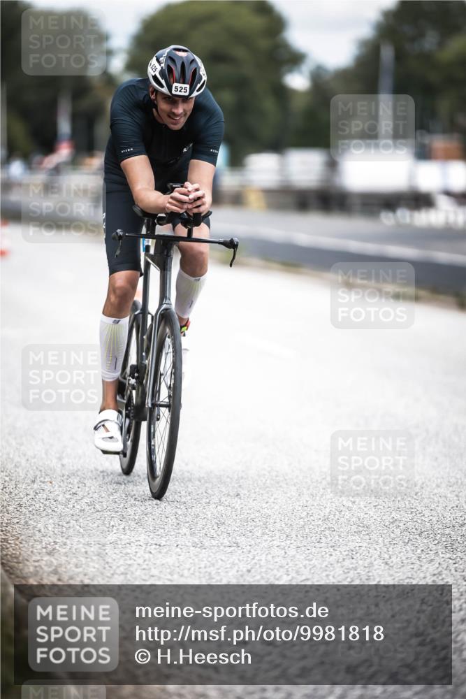 16.08.2026 - KN Förde Triathlon 2026 H.Heesch http://msf.ph/oto/9981818 16.08.2026 12:51:01 Radfahren 525, 556, 575, 588 meine-sportfotos.de
