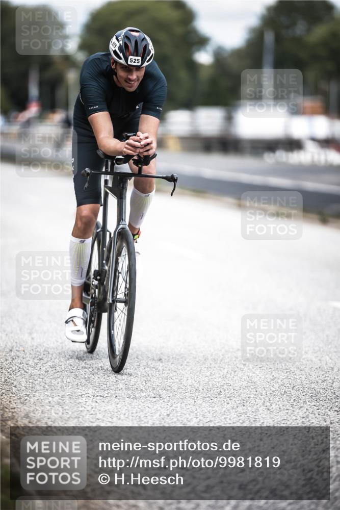 16.08.2026 - KN Förde Triathlon 2026 H.Heesch http://msf.ph/oto/9981819 16.08.2026 12:51:01 Radfahren 525, 556, 575, 588 meine-sportfotos.de