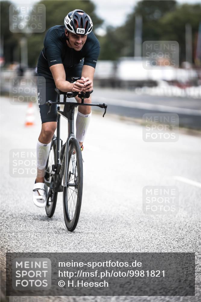 16.08.2026 - KN Förde Triathlon 2026 H.Heesch http://msf.ph/oto/9981821 16.08.2026 12:51:01 Radfahren 525, 556, 575, 588 meine-sportfotos.de