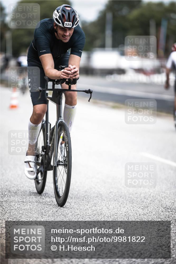 16.08.2026 - KN Förde Triathlon 2026 H.Heesch http://msf.ph/oto/9981822 16.08.2026 12:51:01 Radfahren 525, 556, 575, 588 meine-sportfotos.de