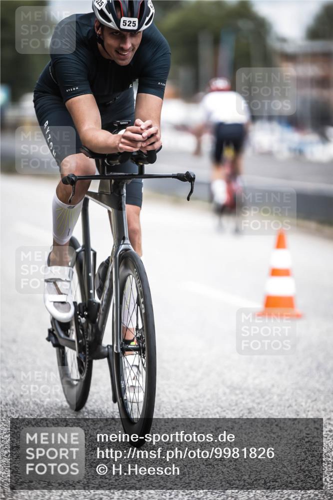 16.08.2026 - KN Förde Triathlon 2026 H.Heesch http://msf.ph/oto/9981826 16.08.2026 12:51:01 Radfahren 525, 556, 575, 588 meine-sportfotos.de