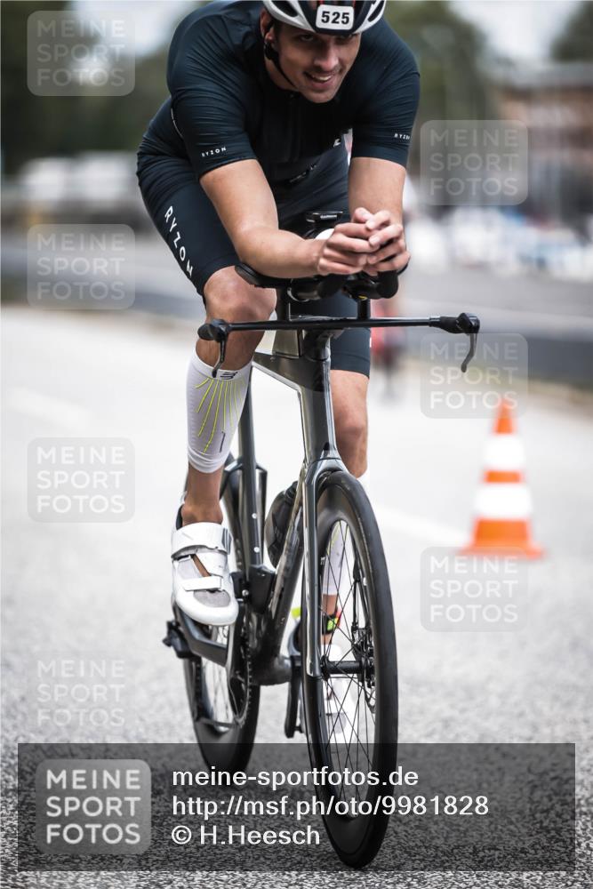 16.08.2026 - KN Förde Triathlon 2026 H.Heesch http://msf.ph/oto/9981828 16.08.2026 12:51:01 Radfahren 525, 556, 575, 588 meine-sportfotos.de