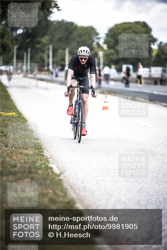 16.08.2026 - KN Förde Triathlon 2026 H.Heesch http://msf.ph/oto/9981905 16.08.2026 12:51:44 Radfahren 549, 550, 551, 574 meine-sportfotos.de