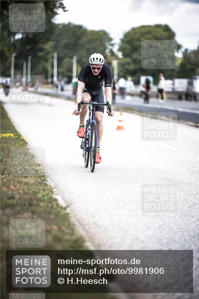 16.08.2026 - KN Förde Triathlon 2026 H.Heesch http://msf.ph/oto/9981906 16.08.2026 12:51:44 Radfahren 549, 550, 551, 574 meine-sportfotos.de