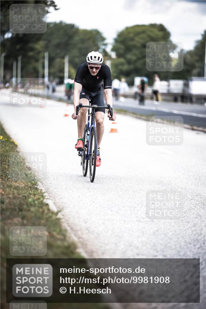 16.08.2026 - KN Förde Triathlon 2026 H.Heesch http://msf.ph/oto/9981908 16.08.2026 12:51:45 Radfahren 549, 550, 551, 574 meine-sportfotos.de