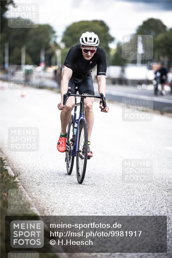 16.08.2026 - KN Förde Triathlon 2026 H.Heesch http://msf.ph/oto/9981917 16.08.2026 12:51:45 Radfahren 549, 550, 551, 574 meine-sportfotos.de