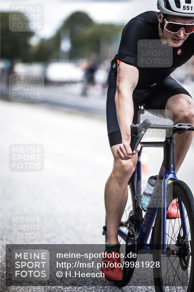 16.08.2026 - KN Förde Triathlon 2026 H.Heesch http://msf.ph/oto/9981928 16.08.2026 12:51:46 Radfahren 549, 550, 551, 557, 574 meine-sportfotos.de