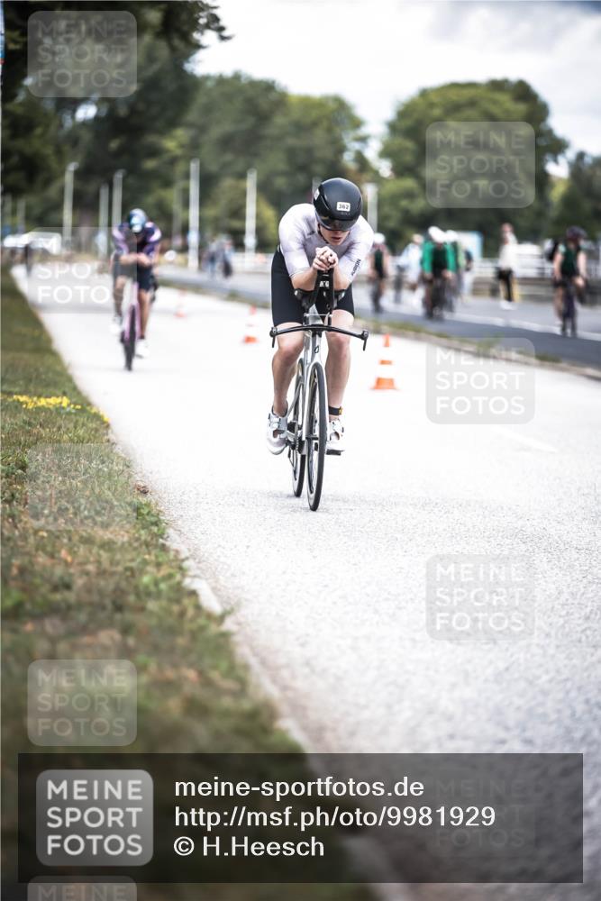 16.08.2026 - KN Förde Triathlon 2026 H.Heesch http://msf.ph/oto/9981929 16.08.2026 12:51:53 Radfahren 362, 510, 552, 557, 703 meine-sportfotos.de