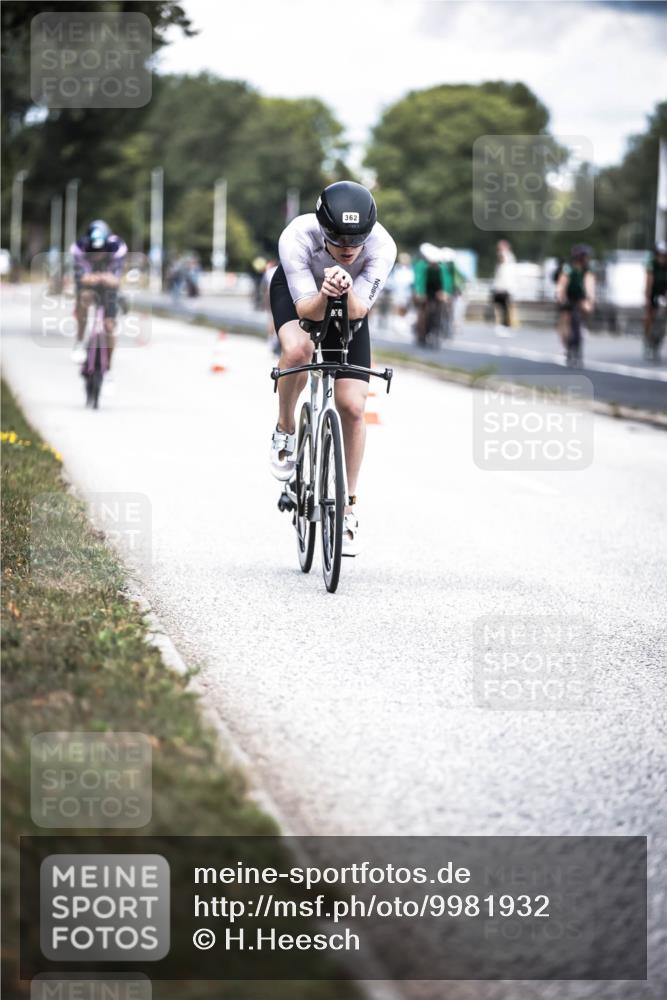16.08.2026 - KN Förde Triathlon 2026 H.Heesch http://msf.ph/oto/9981932 16.08.2026 12:51:53 Radfahren 362, 510, 552, 557, 703 meine-sportfotos.de