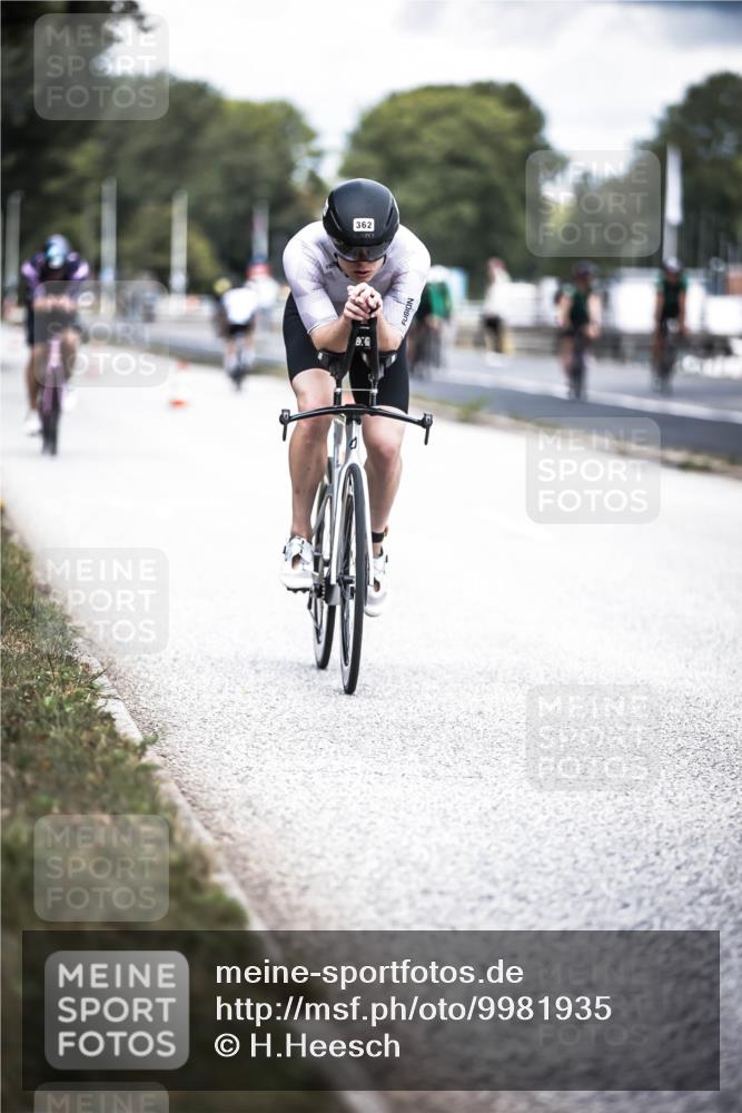 16.08.2026 - KN Förde Triathlon 2026 H.Heesch http://msf.ph/oto/9981935 16.08.2026 12:51:53 Radfahren 362, 510, 552, 557, 703 meine-sportfotos.de