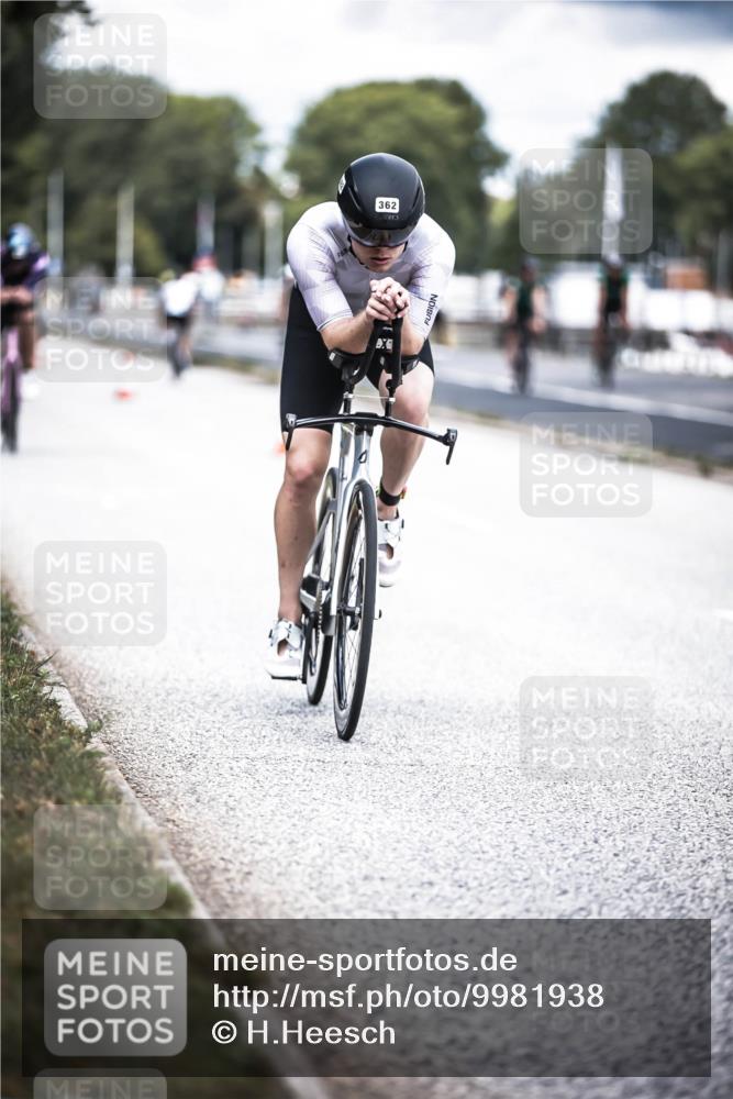 16.08.2026 - KN Förde Triathlon 2026 H.Heesch http://msf.ph/oto/9981938 16.08.2026 12:51:53 Radfahren 362, 510, 552, 557, 703 meine-sportfotos.de