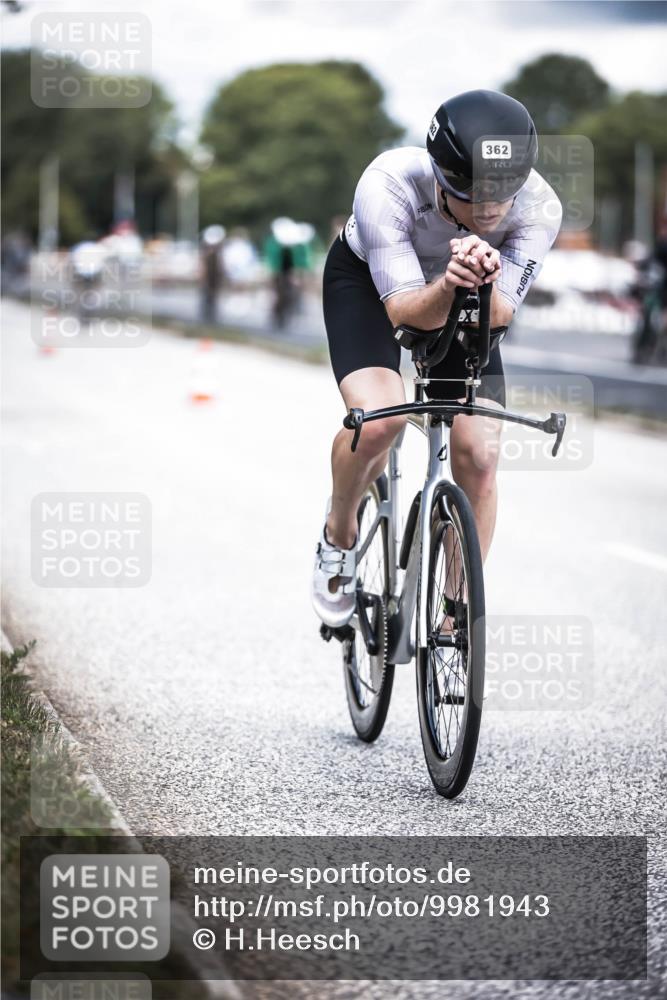 16.08.2026 - KN Förde Triathlon 2026 H.Heesch http://msf.ph/oto/9981943 16.08.2026 12:51:53 Radfahren 362, 510, 552, 557, 703 meine-sportfotos.de
