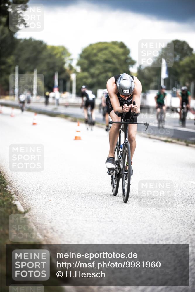 16.08.2026 - KN Förde Triathlon 2026 H.Heesch http://msf.ph/oto/9981960 16.08.2026 12:51:56 Radfahren 362, 510, 552, 703 meine-sportfotos.de