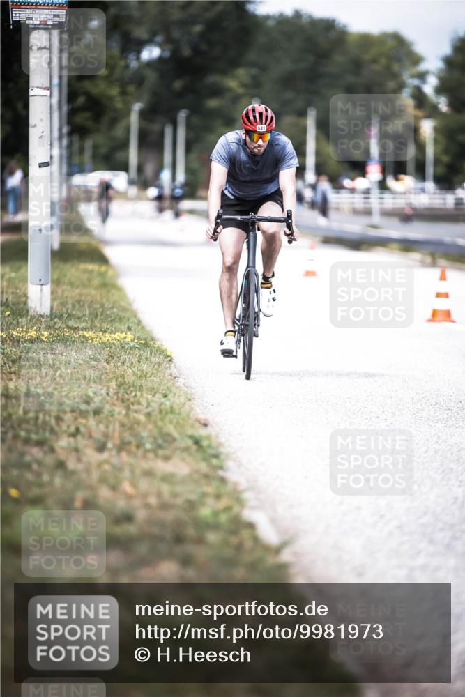 16.08.2026 - KN Förde Triathlon 2026 H.Heesch http://msf.ph/oto/9981973 16.08.2026 12:52:10 Radfahren 505, 531 meine-sportfotos.de