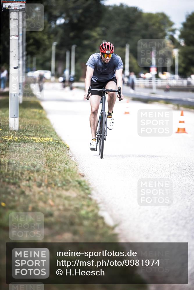 16.08.2026 - KN Förde Triathlon 2026 H.Heesch http://msf.ph/oto/9981974 16.08.2026 12:52:10 Radfahren 505, 531 meine-sportfotos.de