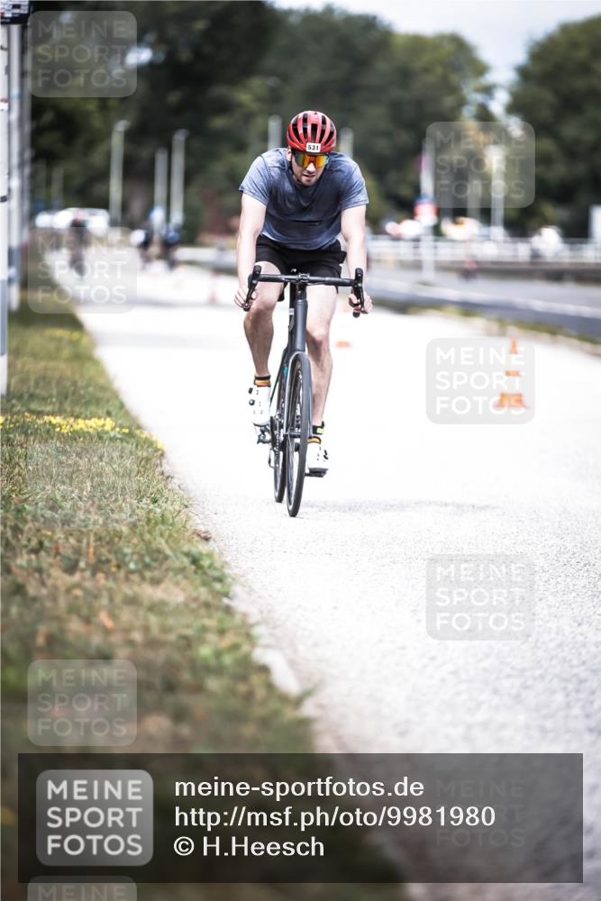 16.08.2026 - KN Förde Triathlon 2026 H.Heesch http://msf.ph/oto/9981980 16.08.2026 12:52:10 Radfahren 505, 531 meine-sportfotos.de