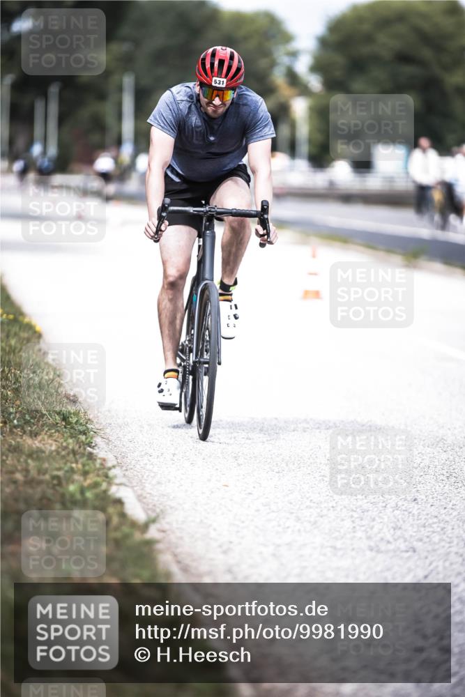 16.08.2026 - KN Förde Triathlon 2026 H.Heesch http://msf.ph/oto/9981990 16.08.2026 12:52:11 Radfahren 531, 708 meine-sportfotos.de