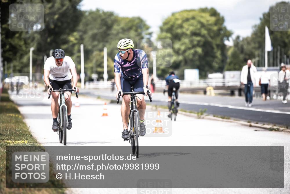 16.08.2026 - KN Förde Triathlon 2026 H.Heesch http://msf.ph/oto/9981999 16.08.2026 12:52:36 Radfahren 532, 533, 558 meine-sportfotos.de