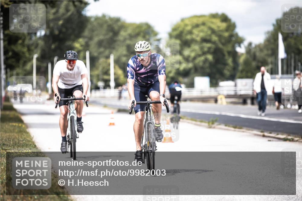 16.08.2026 - KN Förde Triathlon 2026 H.Heesch http://msf.ph/oto/9982003 16.08.2026 12:52:37 Radfahren 532, 533, 558 meine-sportfotos.de