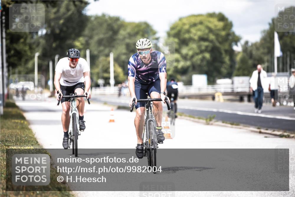 16.08.2026 - KN Förde Triathlon 2026 H.Heesch http://msf.ph/oto/9982004 16.08.2026 12:52:37 Radfahren 532, 533, 558 meine-sportfotos.de