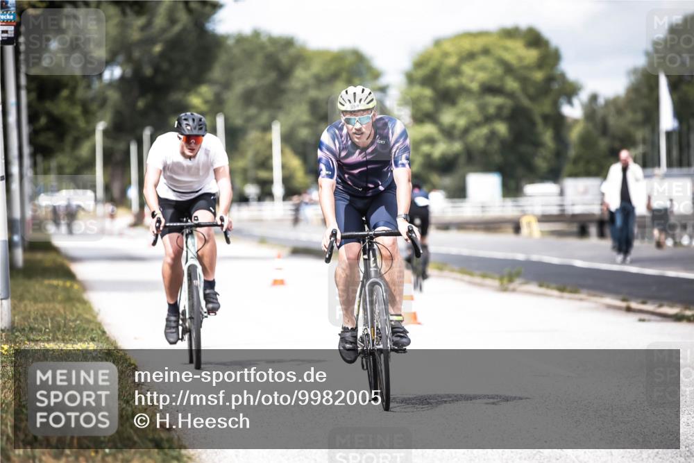 16.08.2026 - KN Förde Triathlon 2026 H.Heesch http://msf.ph/oto/9982005 16.08.2026 12:52:37 Radfahren 532, 533, 558 meine-sportfotos.de