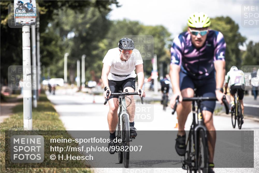 16.08.2026 - KN Förde Triathlon 2026 H.Heesch http://msf.ph/oto/9982007 16.08.2026 12:52:38 Radfahren 532, 533, 558 meine-sportfotos.de