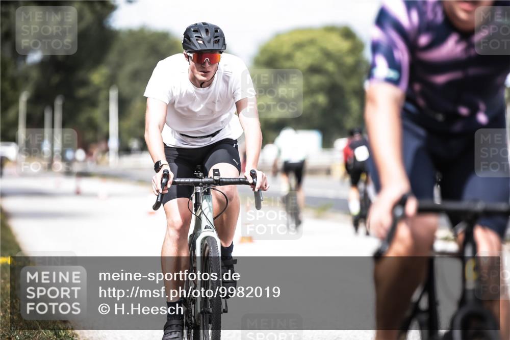 16.08.2026 - KN Förde Triathlon 2026 H.Heesch http://msf.ph/oto/9982019 16.08.2026 12:52:38 Radfahren 532, 533, 558 meine-sportfotos.de