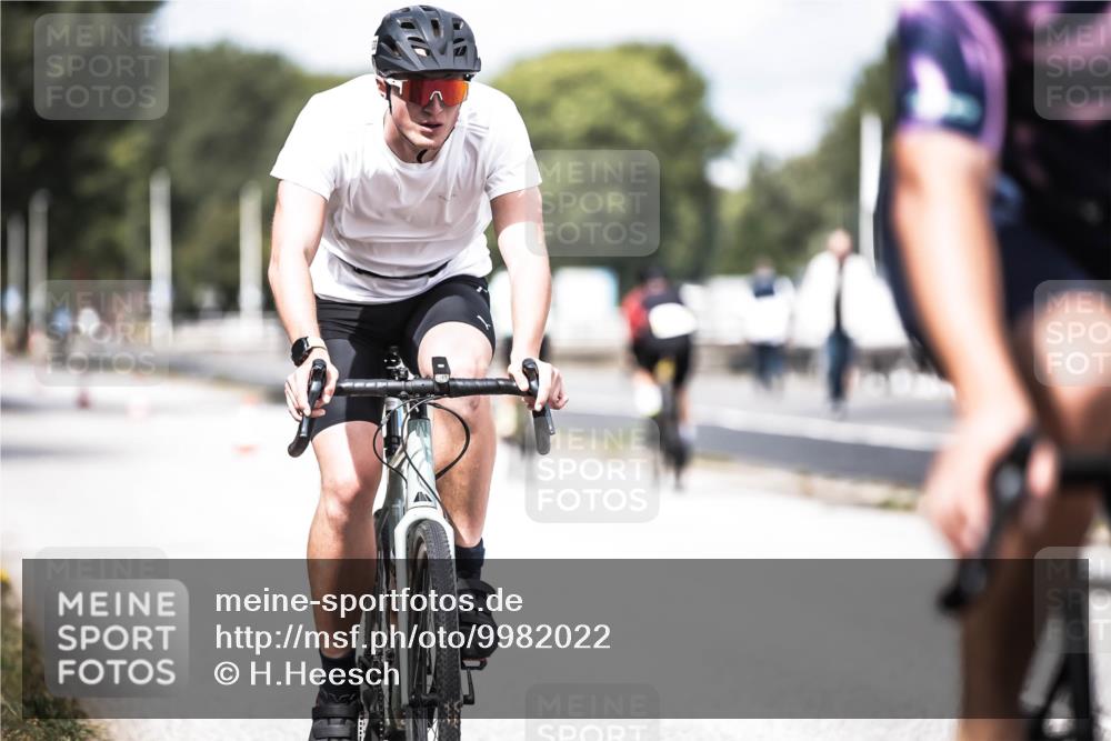 16.08.2026 - KN Förde Triathlon 2026 H.Heesch http://msf.ph/oto/9982022 16.08.2026 12:52:38 Radfahren 532, 533, 558 meine-sportfotos.de