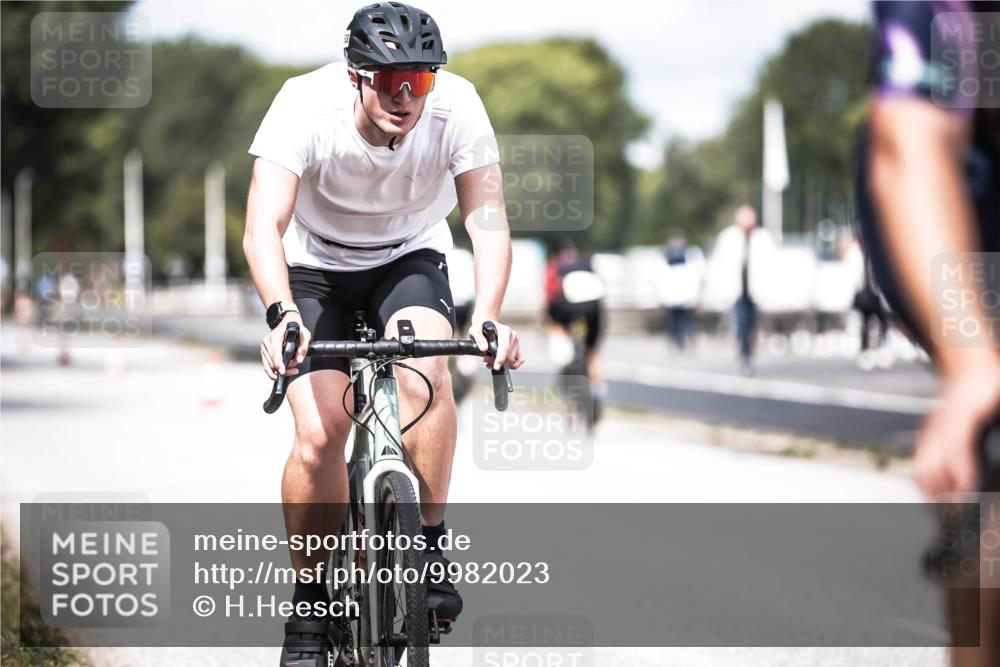 16.08.2026 - KN Förde Triathlon 2026 H.Heesch http://msf.ph/oto/9982023 16.08.2026 12:52:38 Radfahren 532, 533, 558 meine-sportfotos.de