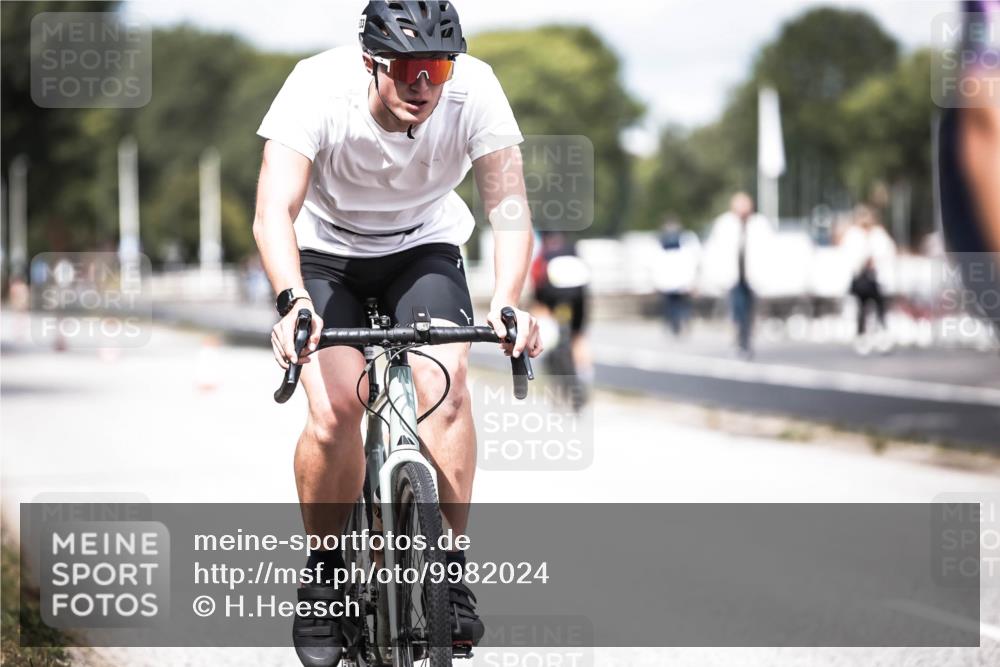 16.08.2026 - KN Förde Triathlon 2026 H.Heesch http://msf.ph/oto/9982024 16.08.2026 12:52:38 Radfahren 532, 533, 558 meine-sportfotos.de