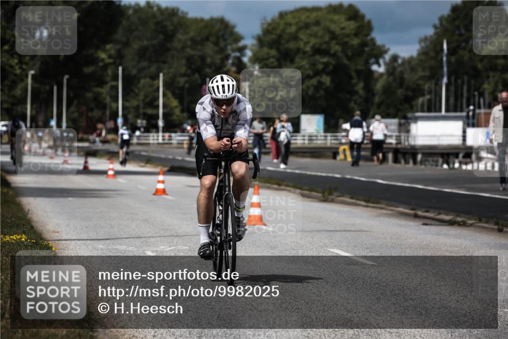 16.08.2026 - KN Förde Triathlon 2026 H.Heesch http://msf.ph/oto/9982025 16.08.2026 12:52:50 Radfahren 504, 546, 562, 580, 705, 710 meine-sportfotos.de