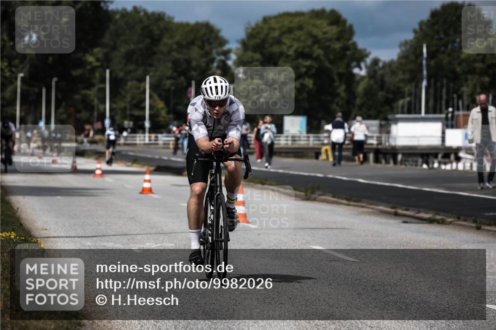 16.08.2026 - KN Förde Triathlon 2026 H.Heesch http://msf.ph/oto/9982026 16.08.2026 12:52:50 Radfahren 504, 546, 562, 580, 705, 710 meine-sportfotos.de