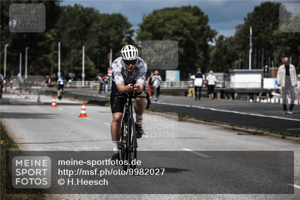 16.08.2026 - KN Förde Triathlon 2026 H.Heesch http://msf.ph/oto/9982027 16.08.2026 12:52:50 Radfahren 504, 546, 562, 580, 705, 710 meine-sportfotos.de