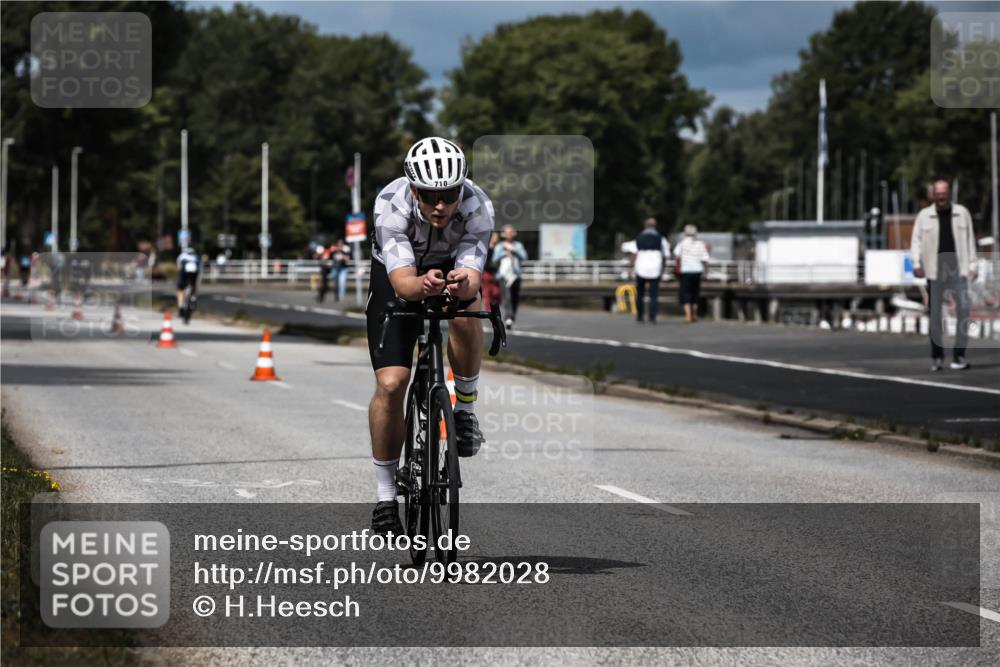 16.08.2026 - KN Förde Triathlon 2026 H.Heesch http://msf.ph/oto/9982028 16.08.2026 12:52:50 Radfahren 504, 546, 562, 580, 705, 710 meine-sportfotos.de