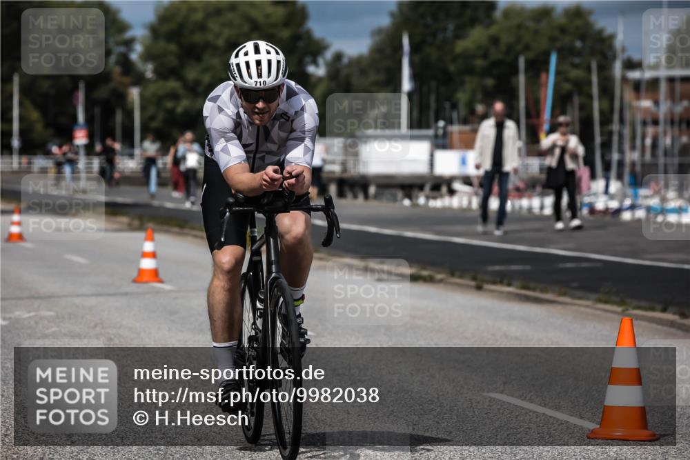 16.08.2026 - KN Förde Triathlon 2026 H.Heesch http://msf.ph/oto/9982038 16.08.2026 12:52:50 Radfahren 504, 546, 562, 580, 705, 710 meine-sportfotos.de