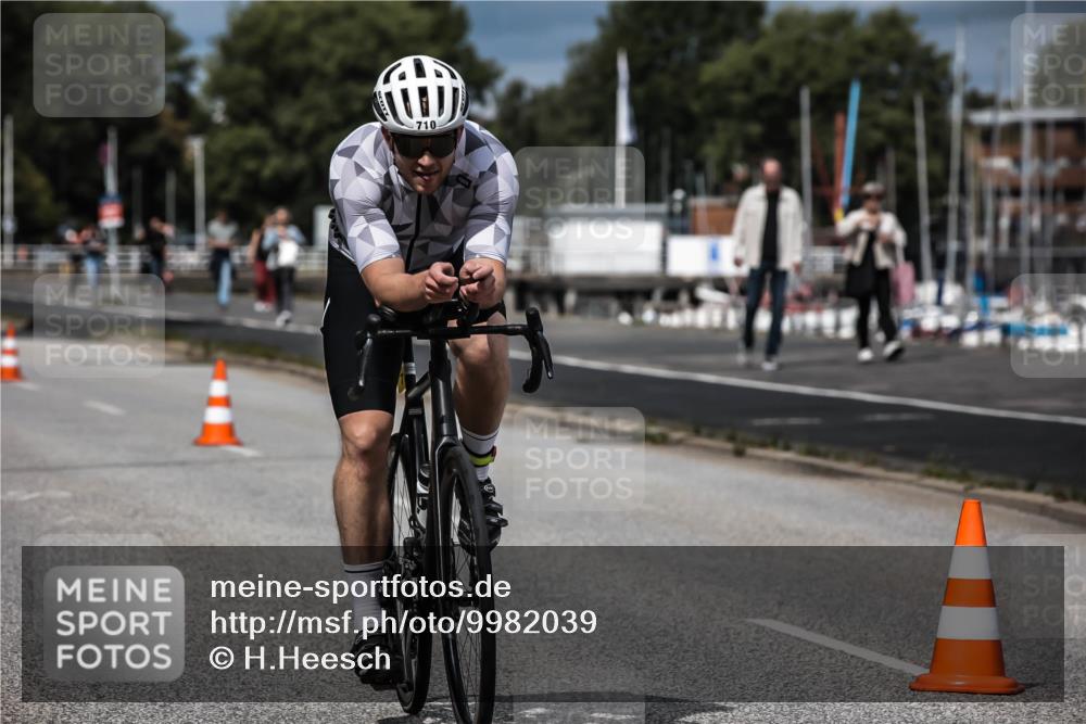 16.08.2026 - KN Förde Triathlon 2026 H.Heesch http://msf.ph/oto/9982039 16.08.2026 12:52:50 Radfahren 504, 546, 562, 580, 705, 710 meine-sportfotos.de