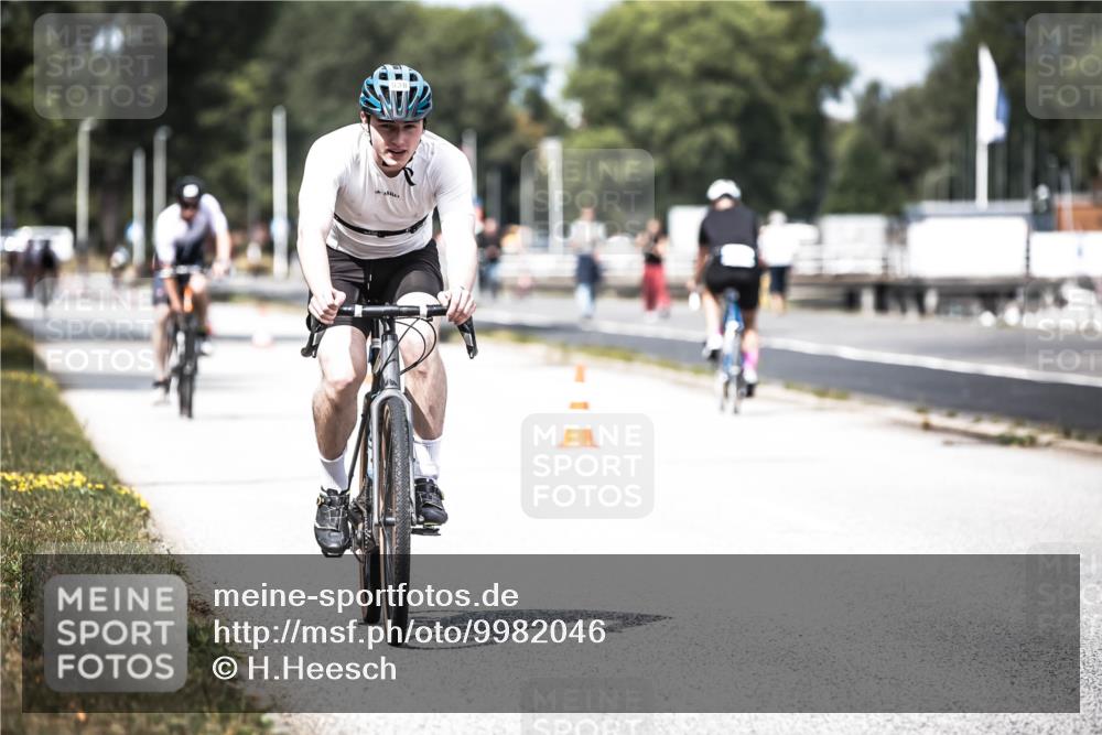 16.08.2026 - KN Förde Triathlon 2026 H.Heesch http://msf.ph/oto/9982046 16.08.2026 12:52:56 Radfahren 538, 548, 562, 580, 705 meine-sportfotos.de