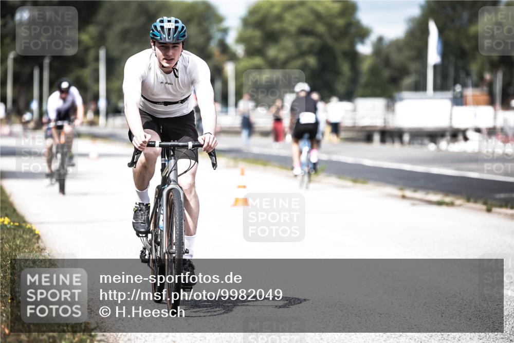 16.08.2026 - KN Förde Triathlon 2026 H.Heesch http://msf.ph/oto/9982049 16.08.2026 12:52:57 Radfahren 538, 548, 562, 580, 705 meine-sportfotos.de