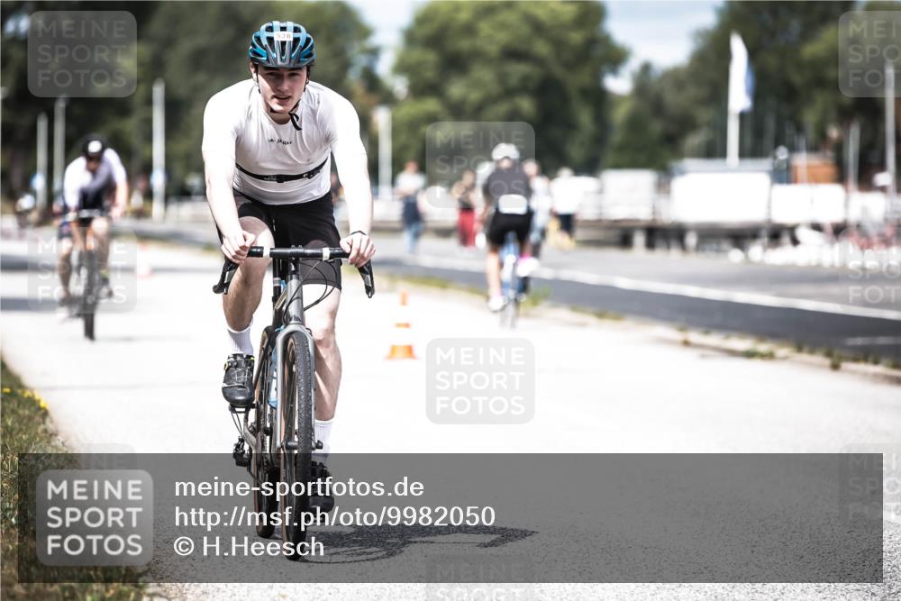 16.08.2026 - KN Förde Triathlon 2026 H.Heesch http://msf.ph/oto/9982050 16.08.2026 12:52:57 Radfahren 538, 548, 562, 580, 705 meine-sportfotos.de