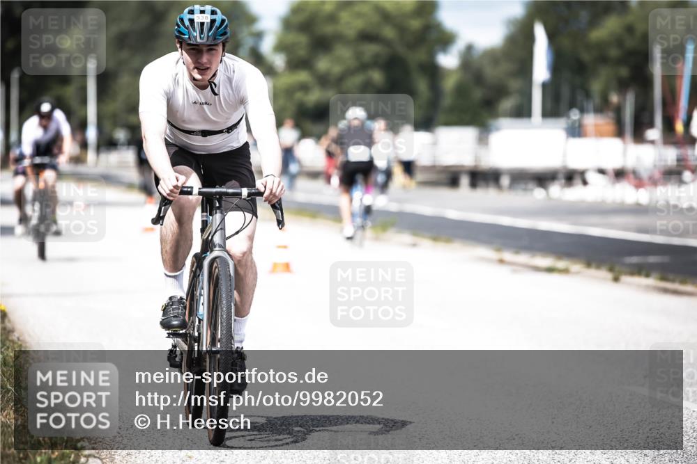 16.08.2026 - KN Förde Triathlon 2026 H.Heesch http://msf.ph/oto/9982052 16.08.2026 12:52:57 Radfahren 538, 548, 562, 580, 705 meine-sportfotos.de