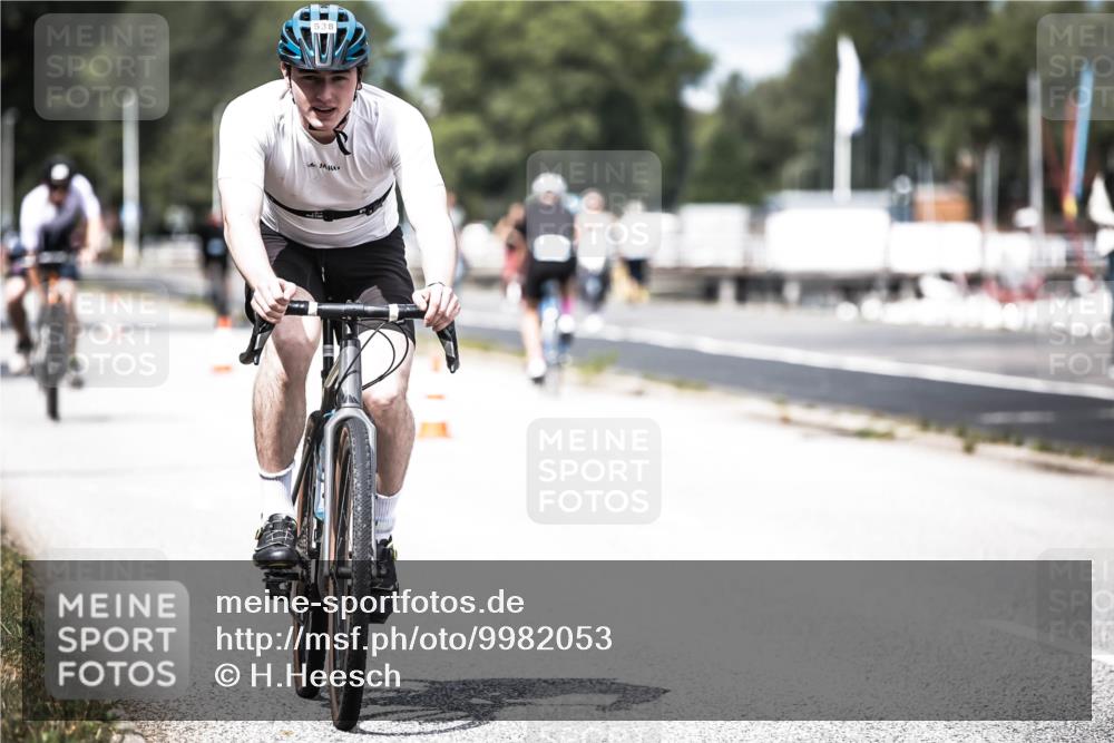 16.08.2026 - KN Förde Triathlon 2026 H.Heesch http://msf.ph/oto/9982053 16.08.2026 12:52:57 Radfahren 538, 548, 562, 580, 705 meine-sportfotos.de