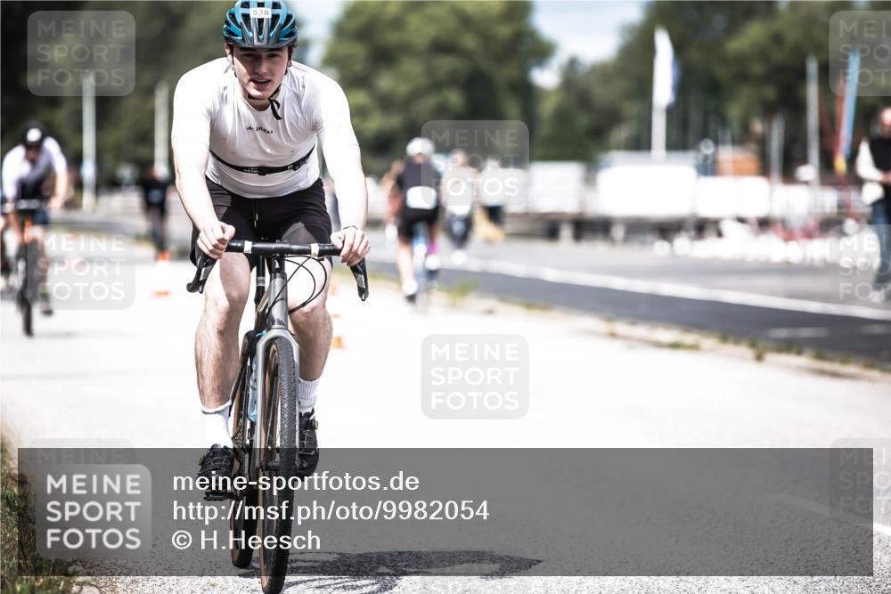 16.08.2026 - KN Förde Triathlon 2026 H.Heesch http://msf.ph/oto/9982054 16.08.2026 12:52:57 Radfahren 538, 548, 562, 580, 705 meine-sportfotos.de