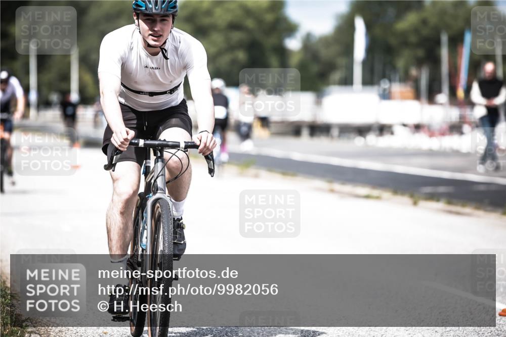 16.08.2026 - KN Förde Triathlon 2026 H.Heesch http://msf.ph/oto/9982056 16.08.2026 12:52:57 Radfahren 538, 548, 562, 580, 705 meine-sportfotos.de