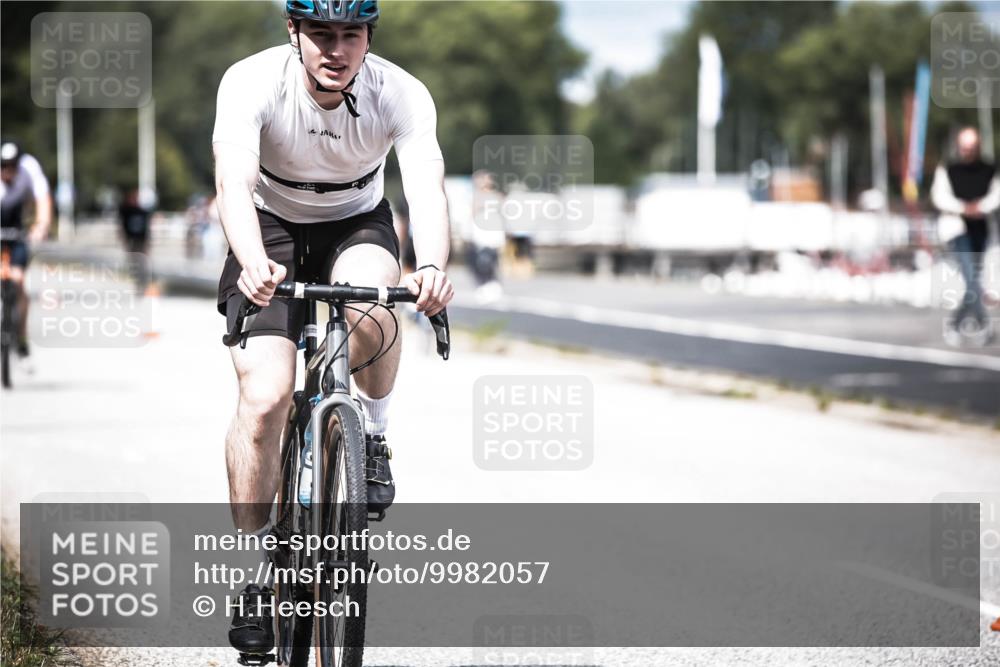 16.08.2026 - KN Förde Triathlon 2026 H.Heesch http://msf.ph/oto/9982057 16.08.2026 12:52:57 Radfahren 538, 548, 562, 580, 705 meine-sportfotos.de