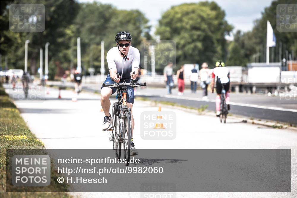 16.08.2026 - KN Förde Triathlon 2026 H.Heesch http://msf.ph/oto/9982060 16.08.2026 12:52:59 Radfahren 502, 538, 548, 587 meine-sportfotos.de