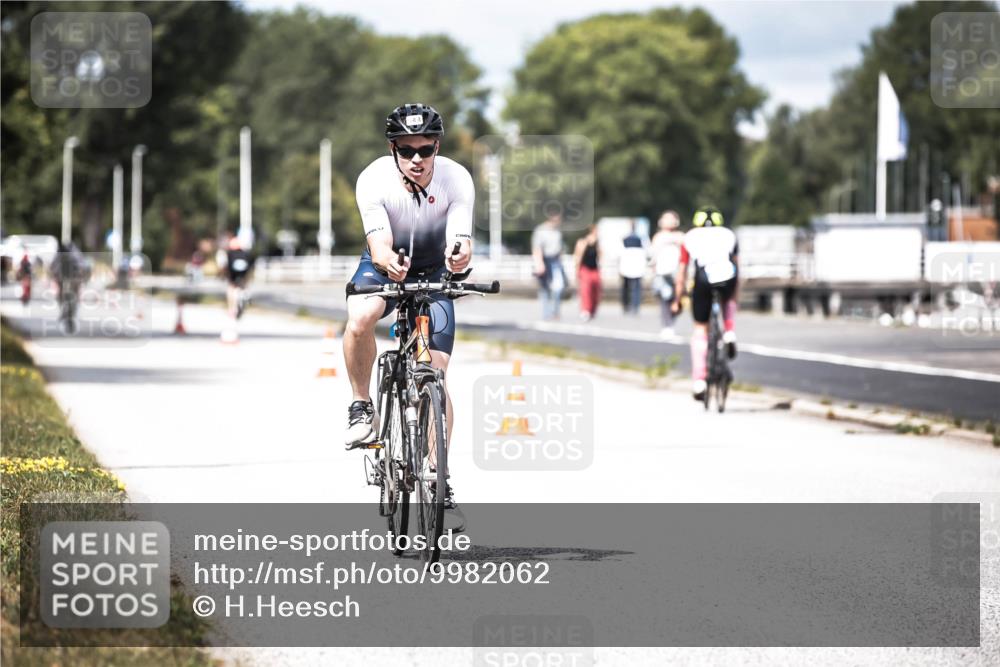 16.08.2026 - KN Förde Triathlon 2026 H.Heesch http://msf.ph/oto/9982062 16.08.2026 12:52:59 Radfahren 502, 538, 548, 587 meine-sportfotos.de