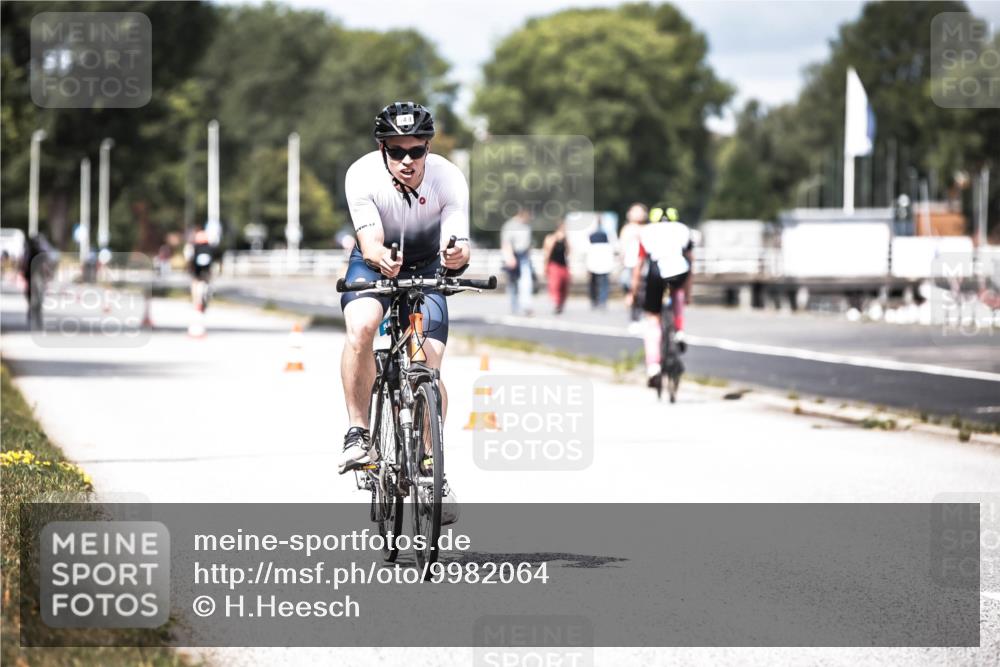 16.08.2026 - KN Förde Triathlon 2026 H.Heesch http://msf.ph/oto/9982064 16.08.2026 12:52:59 Radfahren 502, 538, 548, 587 meine-sportfotos.de