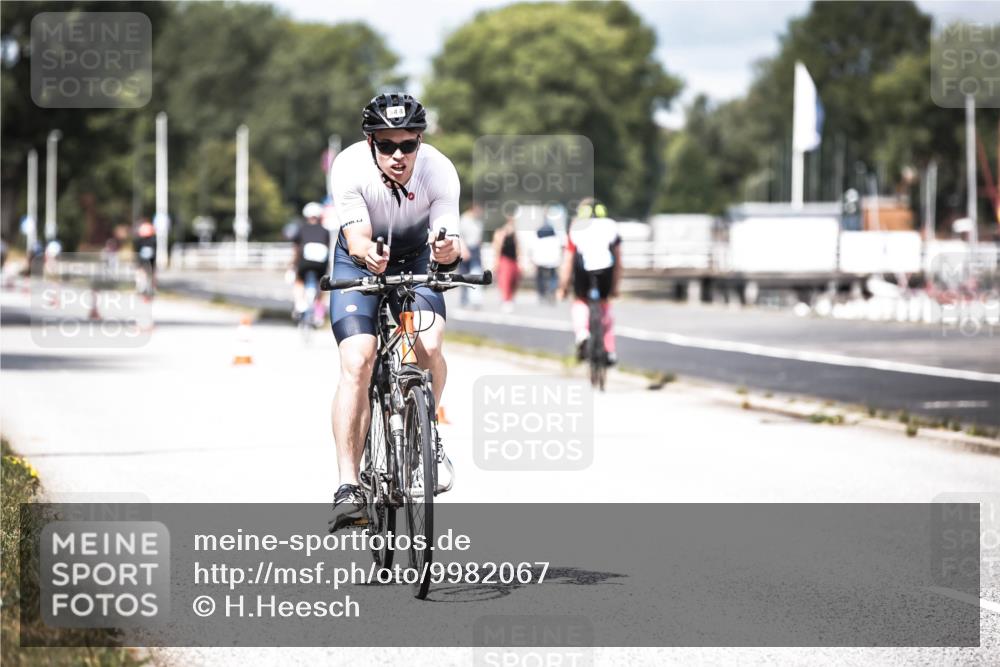 16.08.2026 - KN Förde Triathlon 2026 H.Heesch http://msf.ph/oto/9982067 16.08.2026 12:52:59 Radfahren 502, 538, 548, 587 meine-sportfotos.de